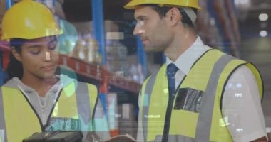 Depoda tartışan çeşitli erkek ve kadın yöneticilere karşı istatistiksel veri işleme. lojistik ve ulaşım sektörü kavramı