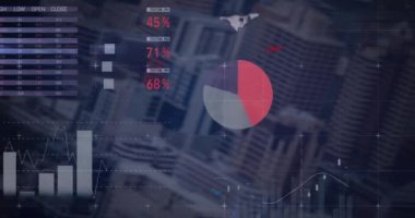 Manzara üzerinde veri işleme animasyonu. küresel bağlantılar, dijital arayüz ve teknoloji konsepti dijital olarak oluşturulmuş video.