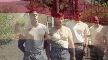 Tatbikat sırasında askerlerin portresinin üzerinde sallanan Alman bayrağının animasyonu. Vatanseverlik ve silahlı kuvvetler kavramı dijital olarak oluşturulmuş video.