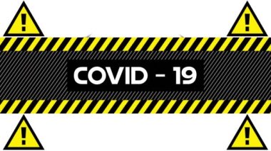 Uyarı metni covid 19, yarasa üzerinde tehlikeli üçgenler, beyaz üzerine. küresel covid 19 pandemik uyarı konsepti dijital olarak oluşturulmuş video.