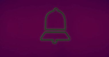Mor arkaplandaki neon çan simgesinin animasyonu. Sosyal medya, bağlantılar ve dijital arayüz konsepti dijital olarak oluşturulmuş video.