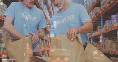 İstatistiklere göre depoda birbiriyle beşlik çakışan iki beyaz erkek gönüllü var. lojistik ve ulaşım sektörü kavramı