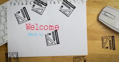 Okula dönüş metninin masadaki okul öğeleri simgeleri üzerinden canlandırması. eğitim, geliştirme ve öğrenme konsepti dijital olarak oluşturulmuş video.