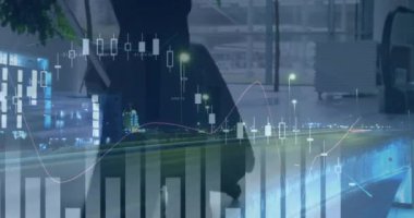 Ofiste çalışan iş adamları üzerinde finansal veri işleme animasyonu.