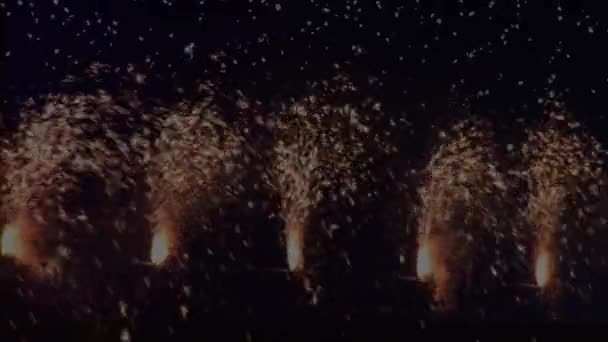 Animazione File Fuochi Artificio Che Esplodono Coriandoli Che Cadono Nero — Video Stock