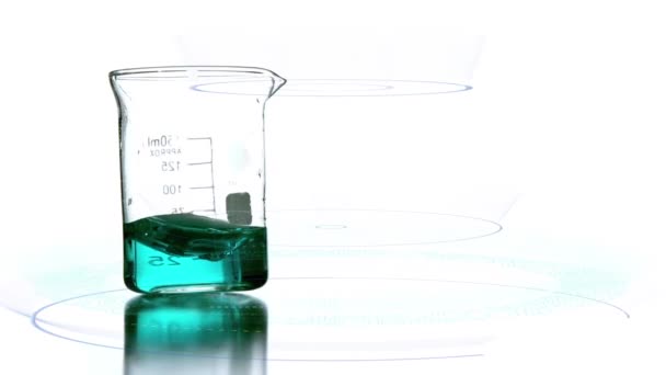 Animazione Dell Elaborazione Dei Dati Becher Con Liquido Blu Scienza — Video Stock