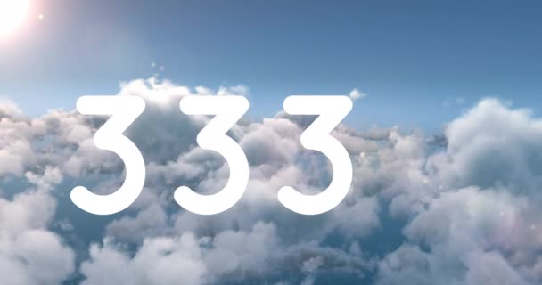 Animación Números Creciendo Sobre Las Nubes Cielo Redes Sociales Globales — Vídeos de Stock