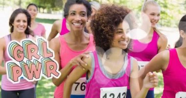 Bir grup gülümseyen kadın üzerinde çeşitli kız gücü metinlerinin animasyonu. Göğüs kanseri pozitif farkındalık kampanyası konsepti dijital olarak üretildi.