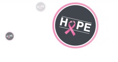 Beyaz arka planda birden fazla pembe kurdele logosu ve umut mesajı görünüyor. Göğüs kanseri pozitif farkındalık kampanyası konsepti dijital olarak üretildi.