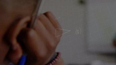 Matematiksel denklemlerin sınıftaki öğrenciler üzerinde canlandırılması. küresel eğitim, bağlantılar, veri işleme ve teknoloji konsepti dijital olarak oluşturulmuş video.