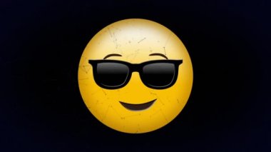 Siyah arka planda güneş gözlüğü emojisi takan yüzün üzerindeki bağlantı ağının dijital animasyonu. ifade ve iletişim kavramı