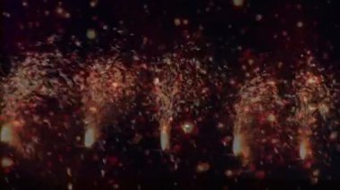 Siyah arka planda havai fişek animasyonu. Yeni yıl partisi ve kutlama konsepti dijital olarak oluşturulmuş video.