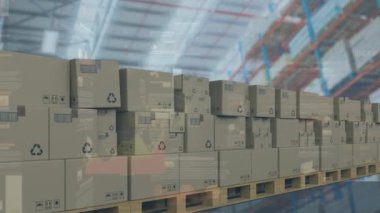 İstatistiksel veri, depoya karşı taşıyıcı banttaki çoklu dağıtım kutuları üzerinde işlem yapıyor. lojistik ve ulaşım sektörü kavramı