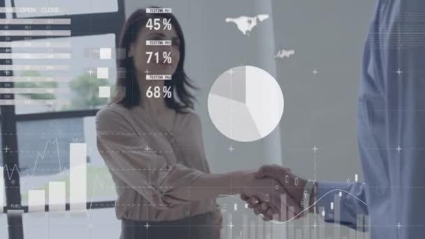 Animation Von Statistiken Und Datenverarbeitung Über Den Handschlag Von Geschäftsleuten — Stockvideo