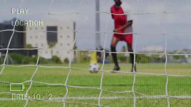 Κινούμενο Κείμενο Λάκτισμα Στην Οθόνη Βιντεοκάμερας Ψηφιακή Διεπαφή Κινηματογράφηση Ποδοσφαιριστής — Αρχείο Βίντεο