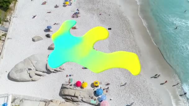 Gradyan Soyut Şeklin Dijital Bileşimi Sahilin Havadan Görüntüsüne Karşı Fotokopi — Stok video