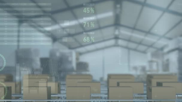倉庫に対するコンベアベルト上の複数のデリバリーボックス上の統計データ処理 輸送事業のコンセプト — ストック動画