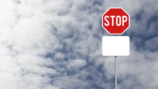 Mavi Gökyüzündeki Bulutlara Karşı Fotokopi Alanı Olan Tabelayı Durdurun Uyarı — Stok video