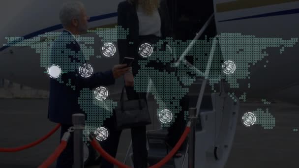 Animation Des Netzwerks Von Verbindungen Über Weltkarte Flugzeug Und Geschäftsleute — Stockvideo