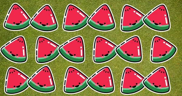 Zusammensetzung Von Reihen Von Wassermelonenscheiben Auf Grünem Hintergrund Sommer Obst — Stockfoto