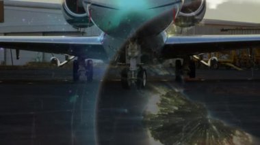 Uçak üzerinden yapılan dünya çapındaki bağlantı ağının animasyonu. küresel seyahat ve bağlantılar konsepti dijital olarak oluşturulmuş video.