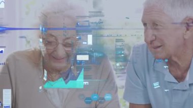 Yaşlıların şarkı söylemesiyle ilgili istatistik ve veri işleme animasyonları. küresel iş, başarı, bağlantılar ve dijital arayüz konsepti dijital olarak oluşturulmuş video.