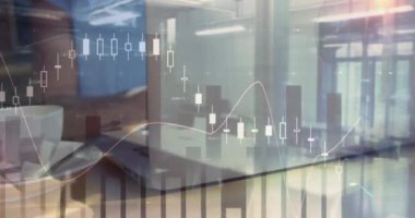 Dizüstü bilgisayar kullanan bir kadının istatistik ve veri işleme animasyonu. küresel iş, veri işleme ve teknoloji konsepti dijital olarak oluşturulmuş video.