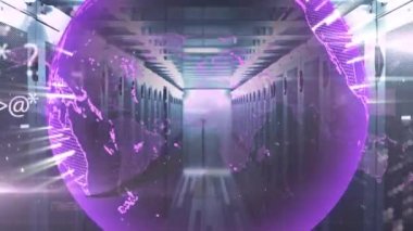 Bilgisayar sunucuları üzerinde veri işleme ve küre animasyonu. küresel bağlantılar, dijital arayüz ve teknoloji konsepti dijital olarak oluşturulmuş video.