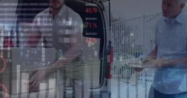 Teslimatçı ve minibüsle ilgili istatistik ve finansal veri işleme animasyonları. küresel gönderim, dağıtım, iş, veri işleme ve teknoloji konsepti dijital olarak oluşturulmuş video.