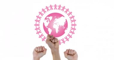 Yumrukların üzerinde çoklu pembe logonun animasyonu. Göğüs kanseri pozitif farkındalık kampanyası konsepti dijital olarak üretildi.