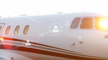 Uçak üzerinden bağlantı ağının animasyonu. küresel iş, seyahat ve bağlantılar dijital olarak oluşturulmuş video.