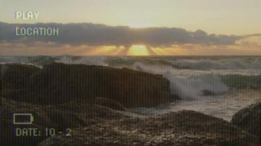 Dijital arayüz çekim manzaralı video kamera ekranındaki parlak metnin animasyonu. 