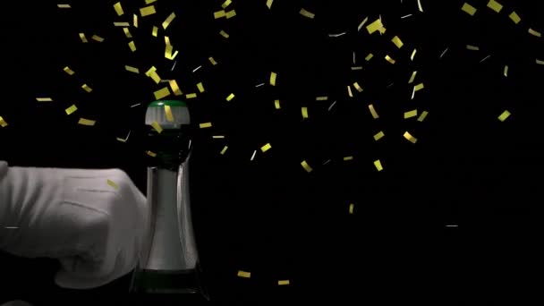 Анимация Конфетти Над Человеком Открывающим Шампанское Черном Фоне Новогодняя Вечеринка — стоковое видео