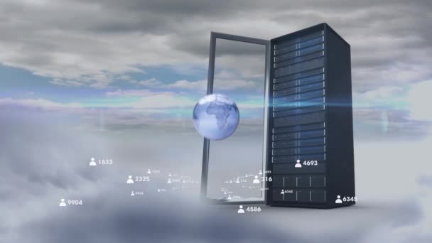 在地球和计算机服务器上对着天空中的云不断增加的多轮廓图标 云数据存储技术概念 — 图库视频影像