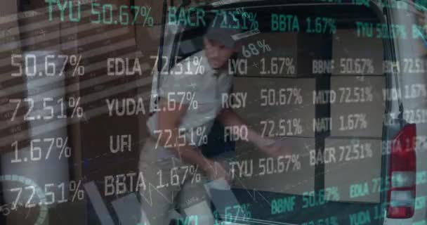Animação Processamento Dados Financeiros Sobre Entregador Carregando Carro Fora Armazém — Vídeo de Stock