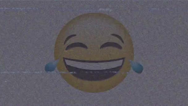 Animación Digital Del Efecto Estático Televisión Sobre Emoji Cara Que — Vídeos de Stock