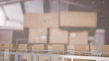 Taşıyıcı banttaki karton kutuların üzerinde finansal veri işleme animasyonu. küresel gönderim, dağıtım, iş, veri işleme ve dijital arayüz kavramı dijital olarak oluşturulmuş video.
