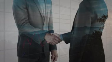 İş adamı tokalaşması üzerinden veri işleme animasyonu. küresel iş, başarı, bağlantılar ve dijital arayüz konsepti dijital olarak oluşturulmuş video.