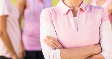 Çeşitli gülümseyen kadın gruplarının animasyonu. Göğüs kanseri pozitif farkındalık kampanyası konsepti dijital olarak üretildi.