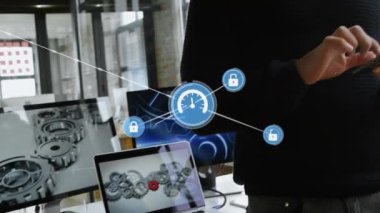 Ofiste dijital tablet kullanan beyaz iş adamlarına karşı dijital ikonlar ağı. küresel ağ ve iş teknolojisi kavramı