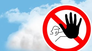 Mavi gökyüzündeki bulutlara karşı dur işaretli levha. uyarı ve uyarı kavramı