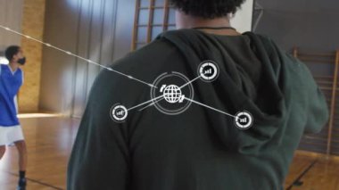 Basketbol maçında simgelerle bağlantı ağının animasyonu. global spor, veri işleme ve teknoloji konsepti dijital olarak oluşturulmuş video.