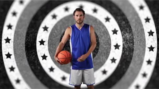 Portret Białego Koszykarza Trzymającego Piłkę Gwiazdami Kręcących Się Kręgach Turniej — Wideo stockowe