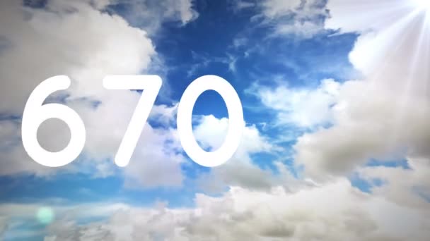 Animación Digital Números Crecientes Contra Nubes Cielo Azul Concepto Redes — Vídeos de Stock