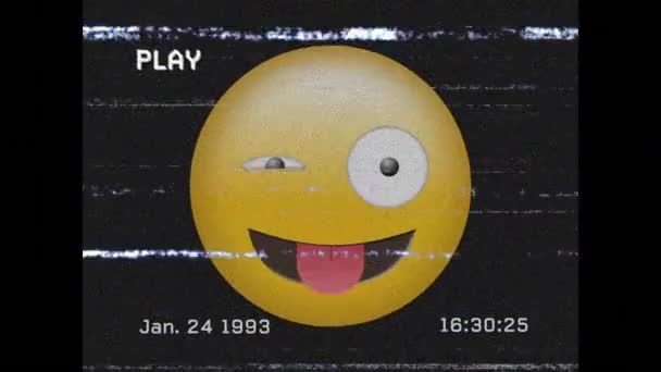 Animación Digital Efecto Vhs Sobre Emoji Cara Tonta Sobre Fondo — Vídeo de stock