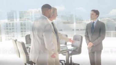 Şehir manzarası üzerinde iş adamı tokalaşmasının animasyonu. küresel iş, başarı ve iletişim konsepti dijital olarak oluşturulmuş video.