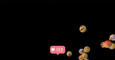 Siyah arkaplanda yüzen birden fazla yüz ifadesine karşı artan sayılara sahip kalp simgesi. Sosyal medya ağı ve teknoloji kavramı