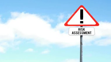 Dikkat dikkat dikkat dikkat, mavi gökyüzündeki bulutlara karşı risk değerlendirme metni. uyarı ve uyarı kavramı