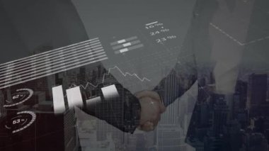 İş adamı ve iş kadınının orta kesimine karşı istatistiksel veri işleme el sıkışıyor. iş ortaklığı ve teknoloji kavramı