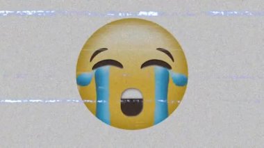 Gri arka planda ağlayan surat emojisi üzerine televizyon statik etkisinin dijital animasyonu. ifade ve iletişim kavramı
